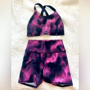 Gorgeous like-new purple & black Alo yoga 2-piece activewear set!